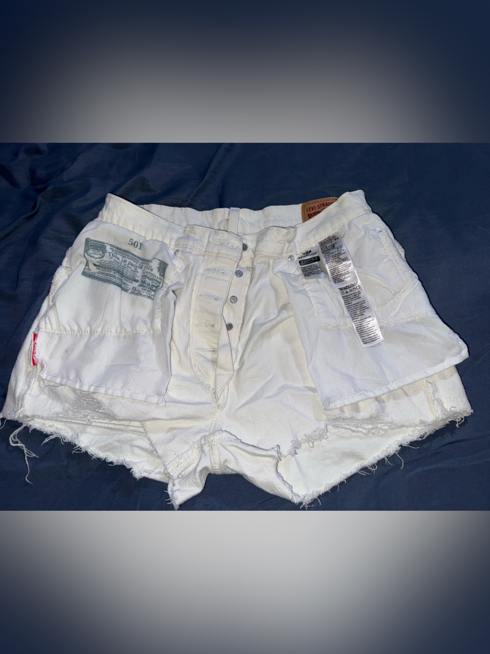 High-Waist White Levi’s shorts - Picture 5 of 7
